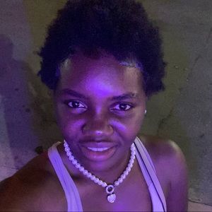 Meet your Posher, Jezelle